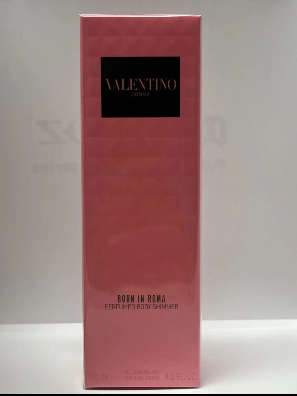 Valentino Donna Born in Roma Perfumed Body Shimmer — Pink